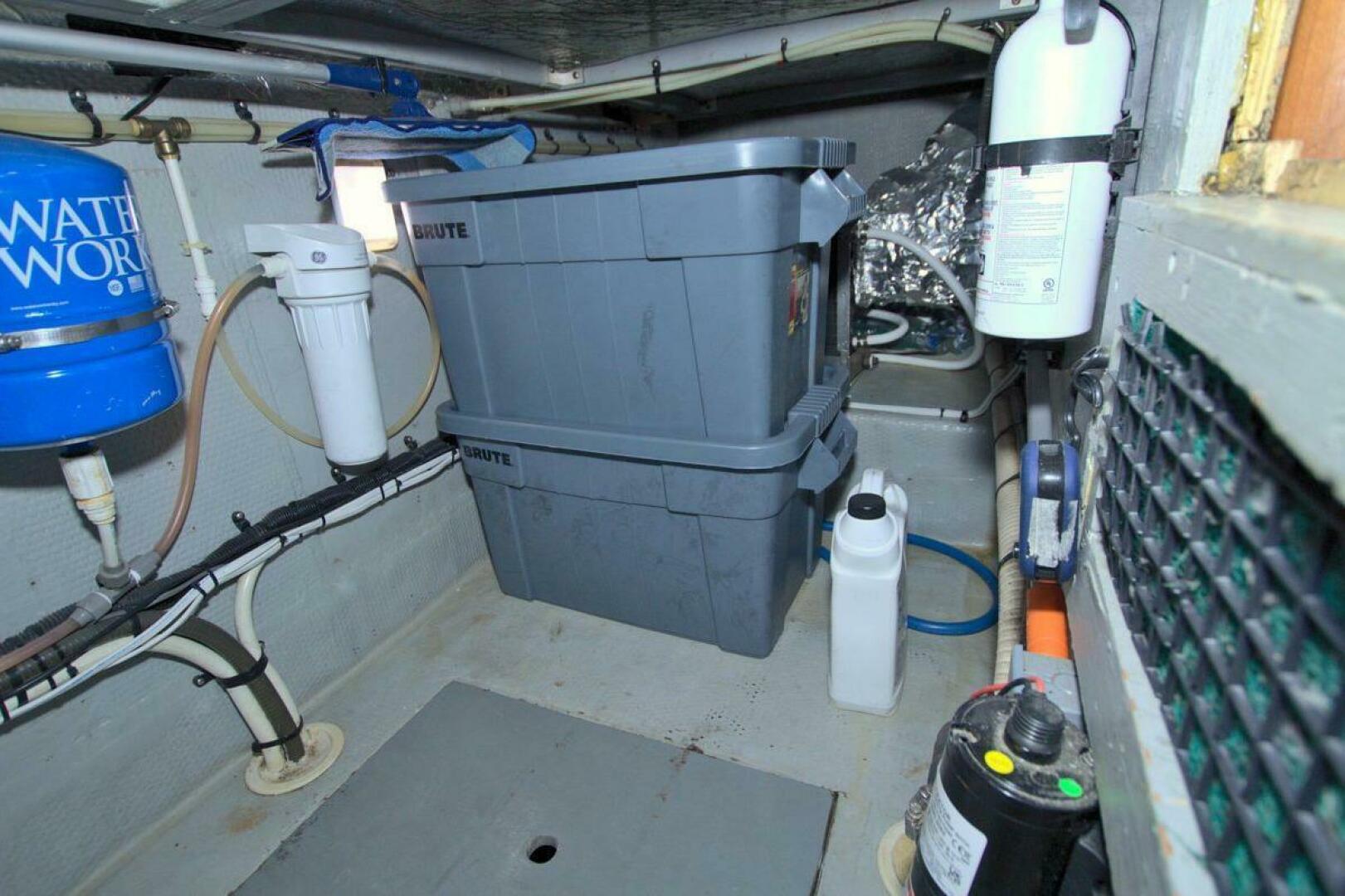 1998 Luhrs 36 Convertible - Image 53