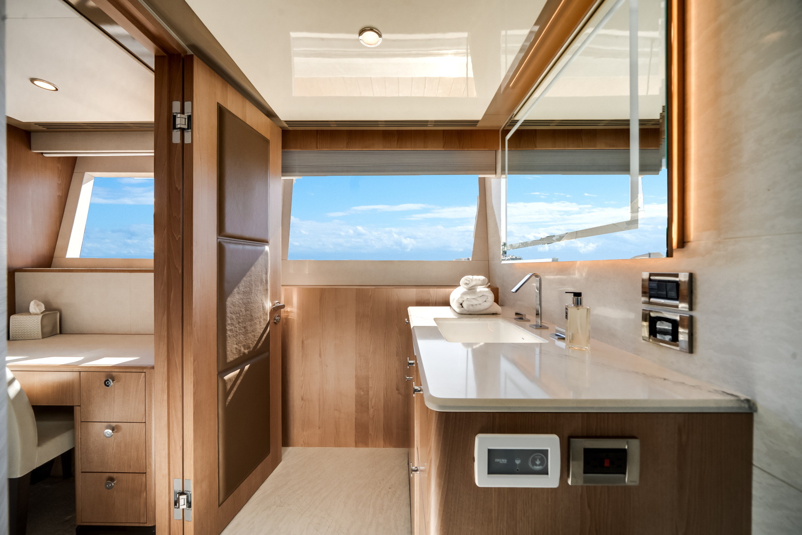 2025 Ocean Alexander 28L - Image 36