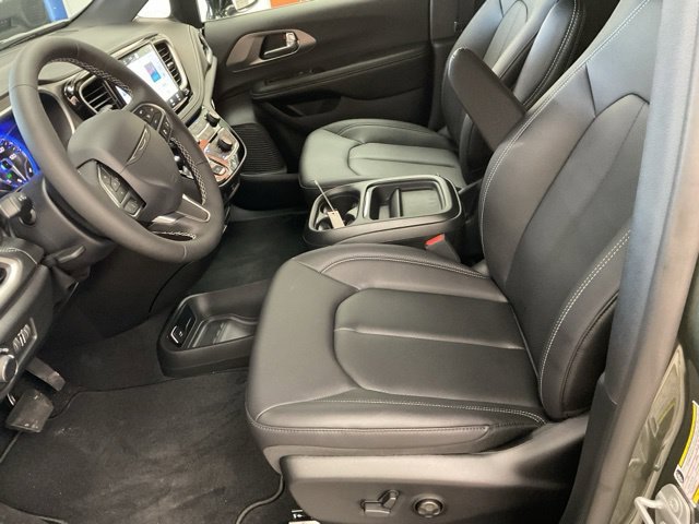 2027 Chrysler Pacifica Select AWD - Image 13
