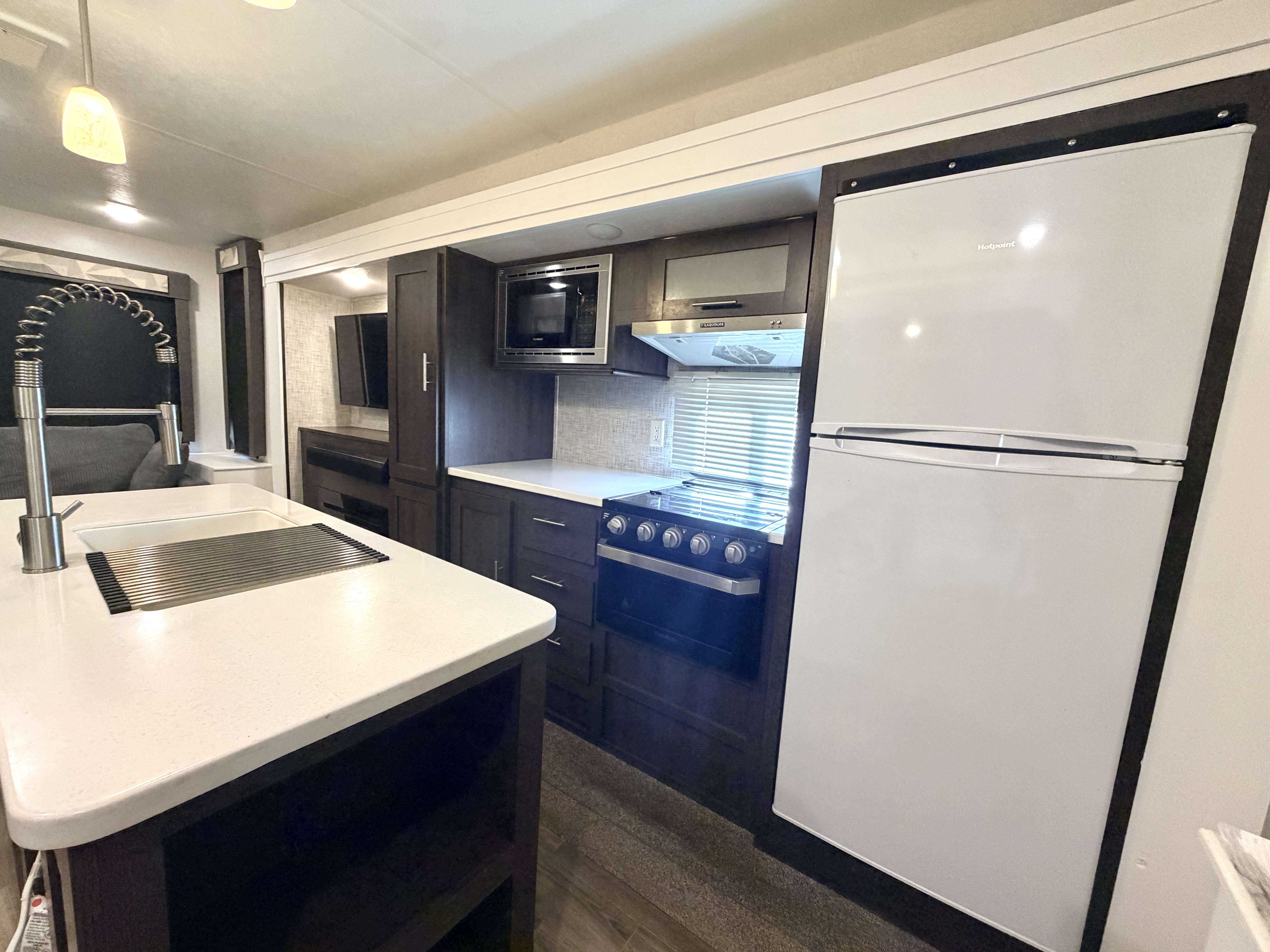 2019 Forest River Wildwood 27RE - Image 12