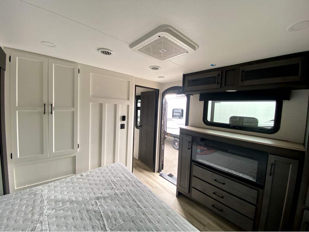 2026 VENTURE RV SPORTTREK 333VMI - Image 33