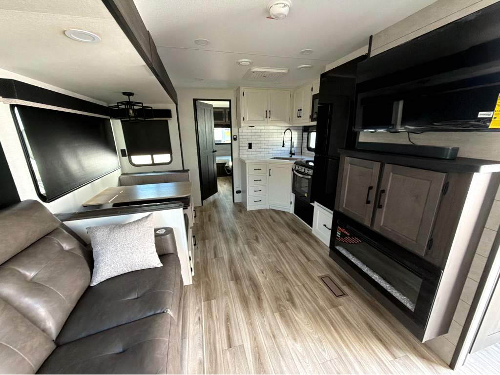 2027 VENTURE RV SPORTTREK 292VRB - Image 17