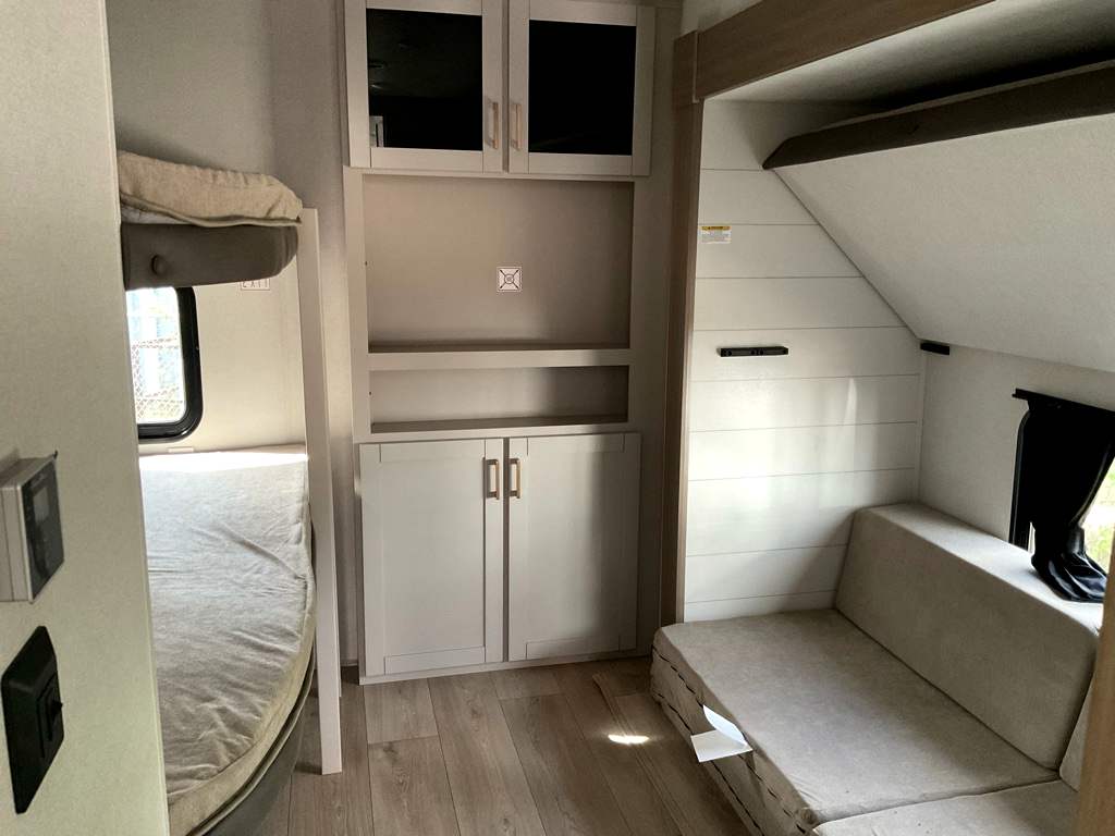 2027 JAYCO Jay Flight 321BDS - Image 23