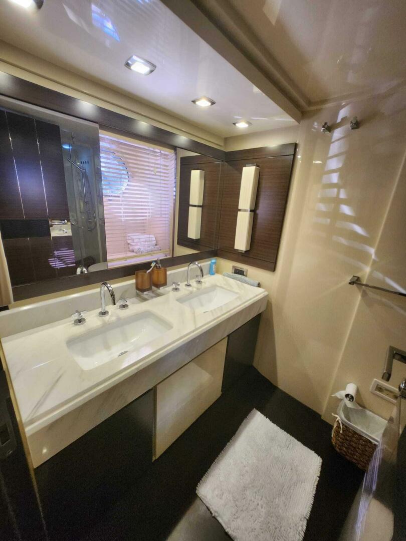 2014 Azimut Flybridge - Image 78