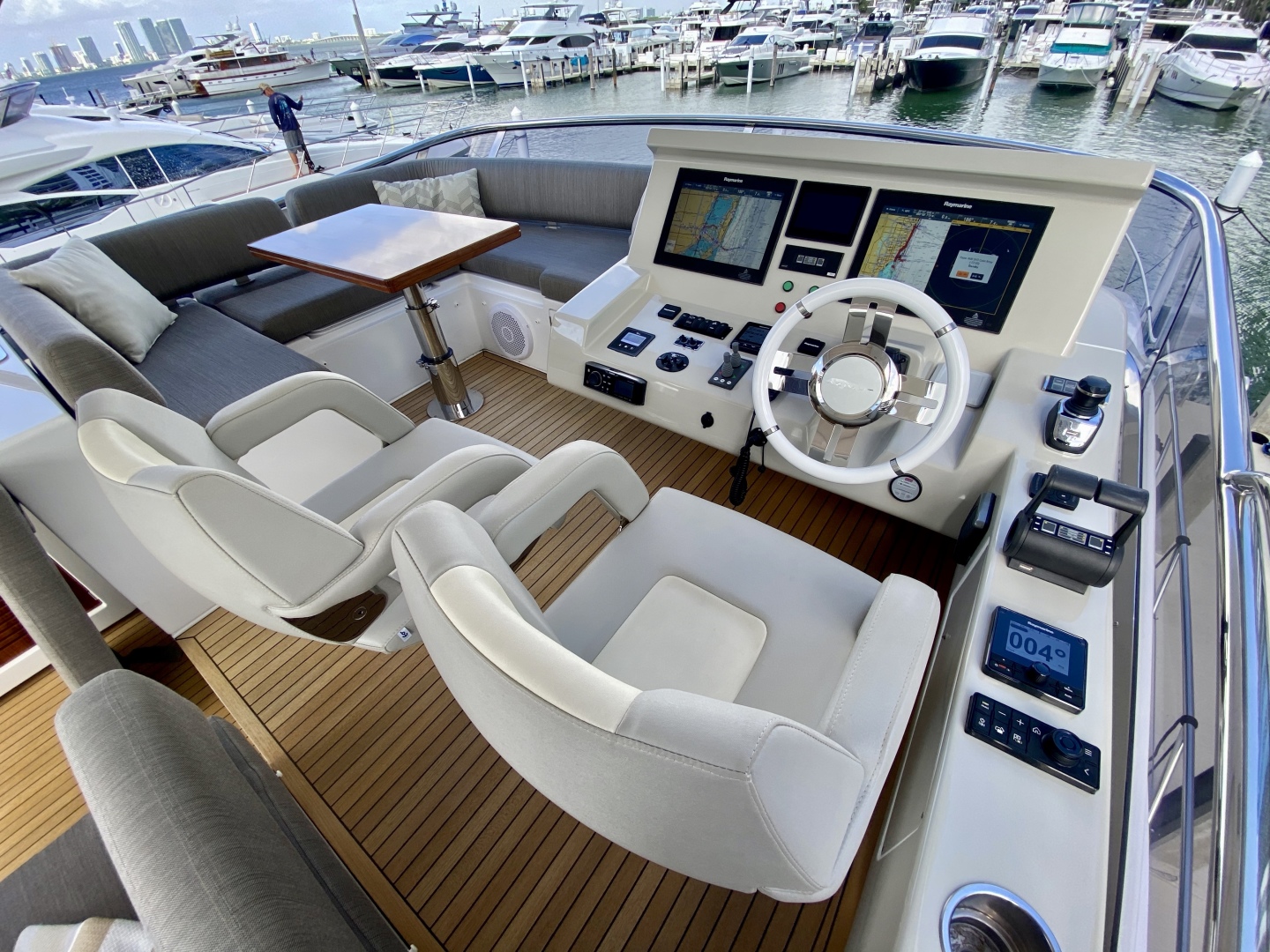 2018 Azimut Flybridge - Image 24
