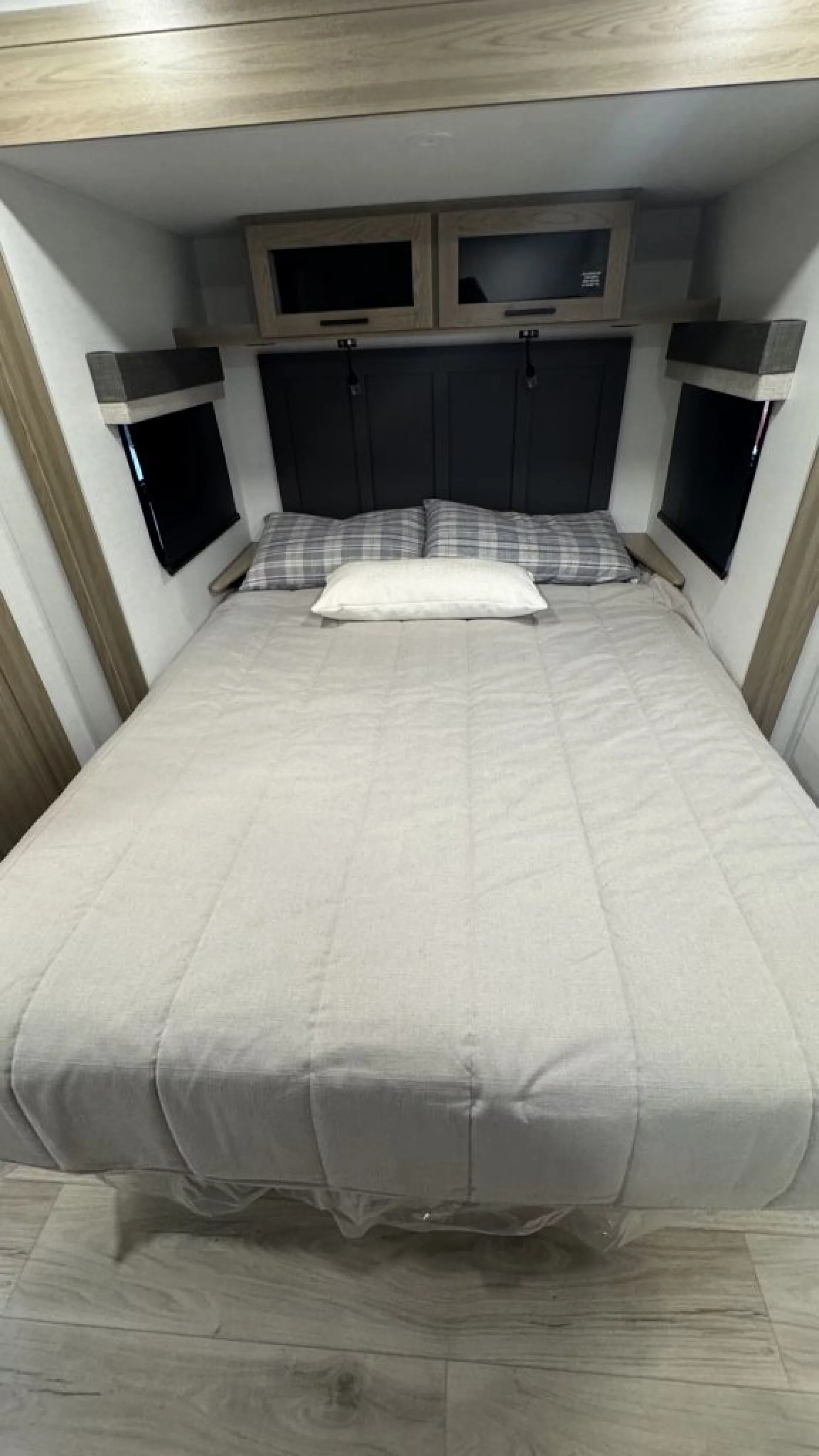 2027 FOREST RIVER ROCKWOOD MINI LITE 2523MBR - Image 34
