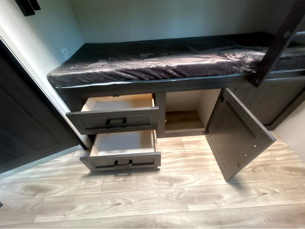 2026 VENTURE RV SPORTTREK 327VIK - Image 23