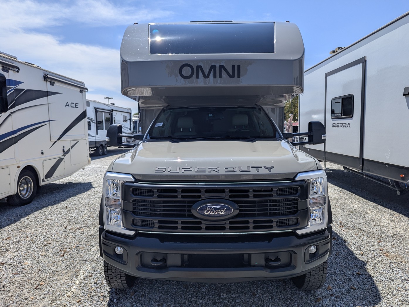 2027 Thor Motor Coach Omni X32 - Image 2