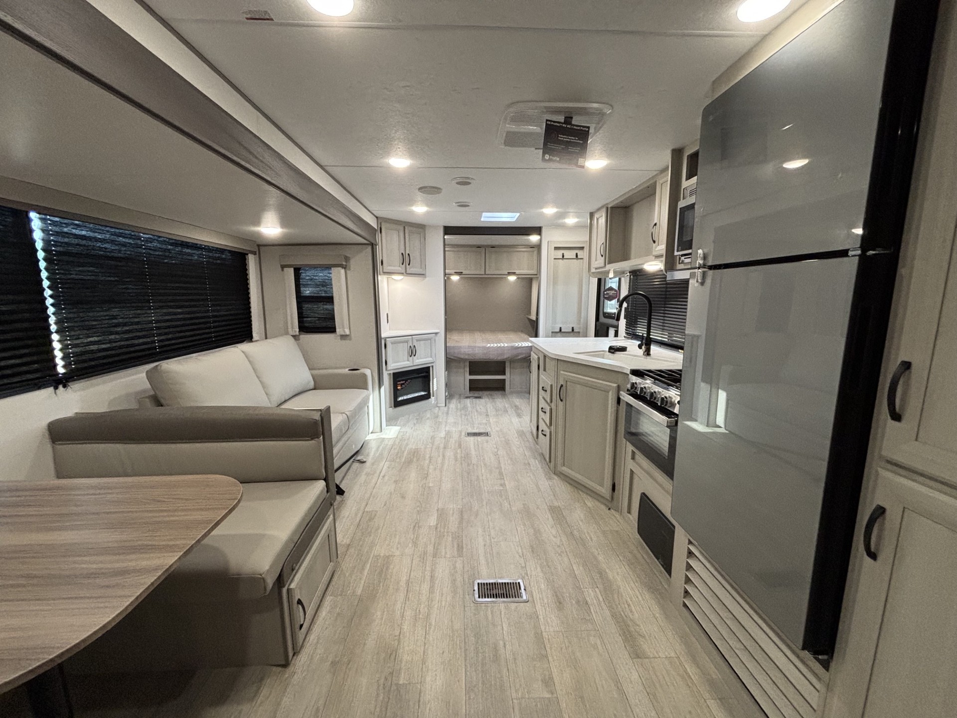 2027 Coachmen Catalina Legacy Edition 243RBS - Image 13