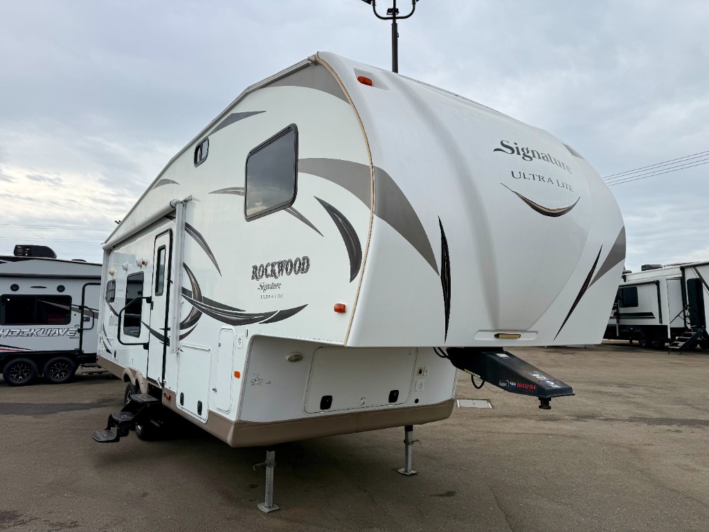 2016 Rockwood 8280WS - Image 2
