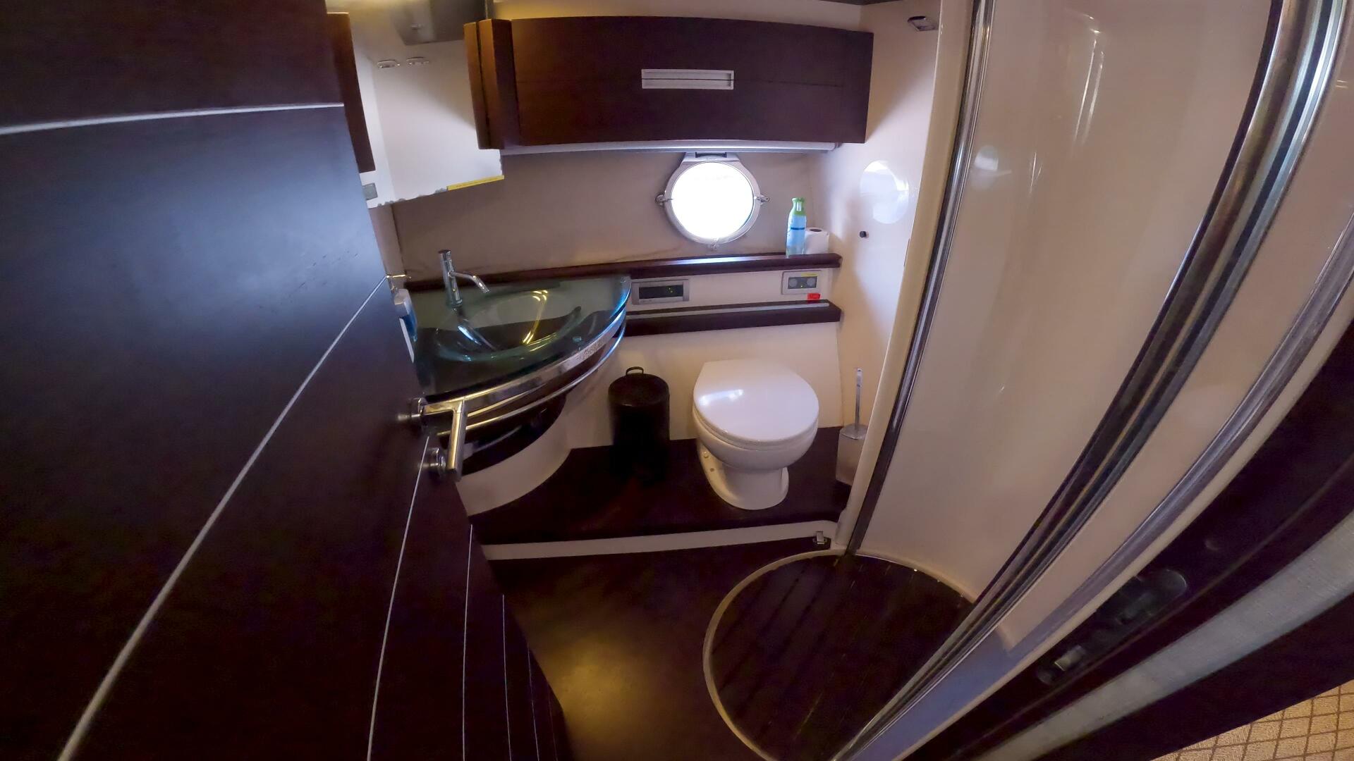 2011 Azimut 68S - Image 22