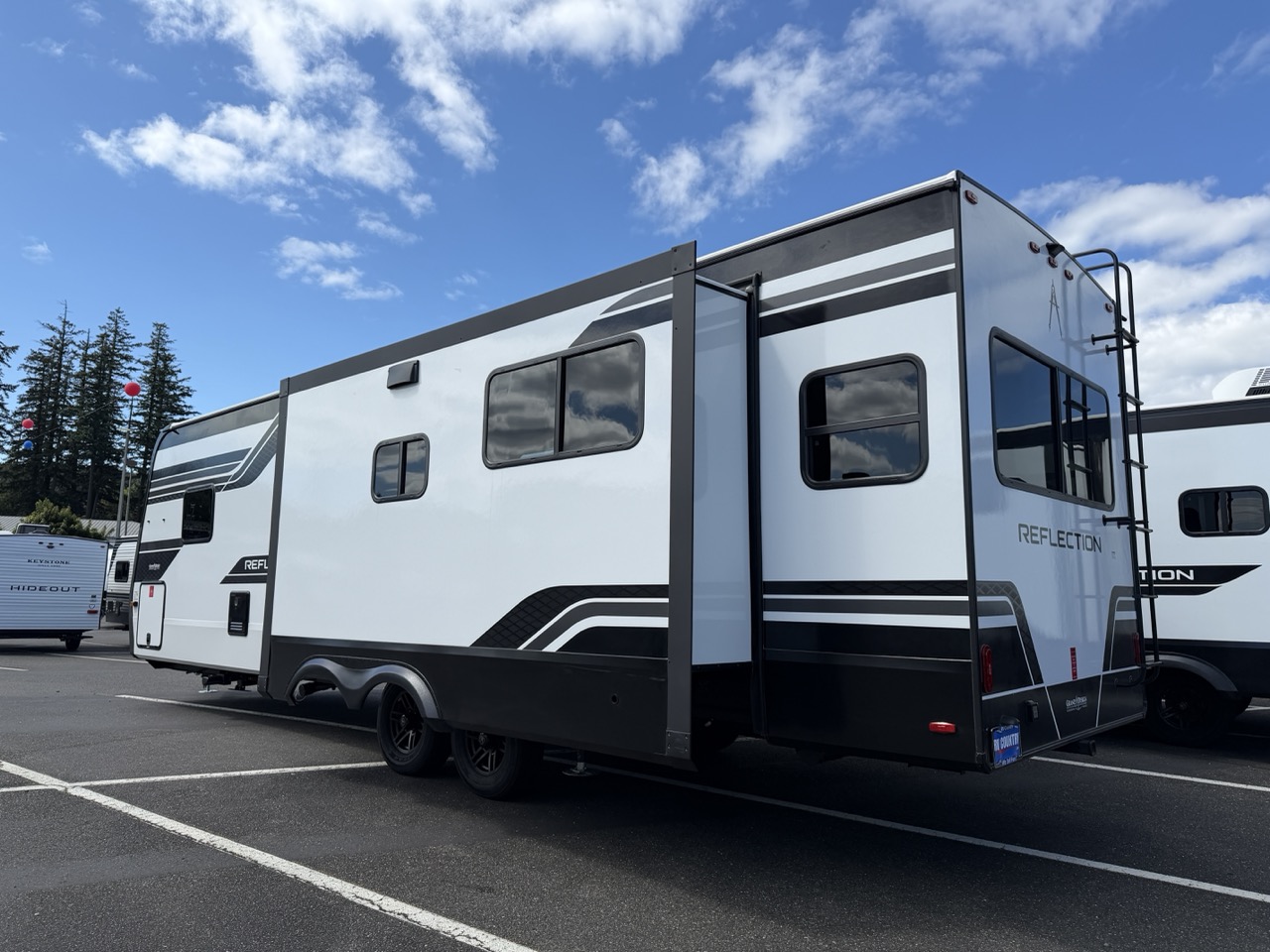 2026 Grand Design Reflection Travel Trailer 317RSTS - Image 4