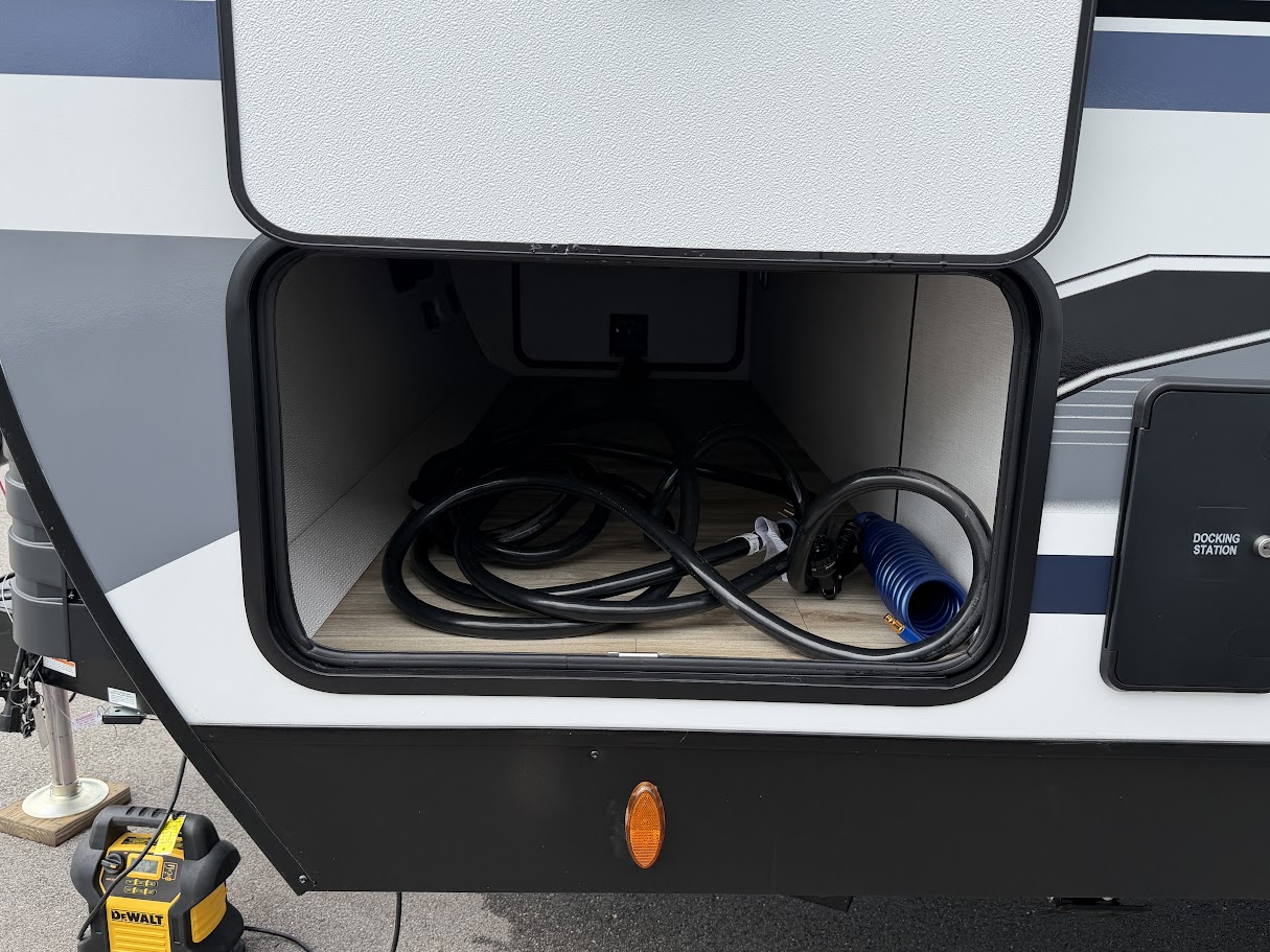 2027 VENTURE RV SPORTTREK 333VIK - Image 3