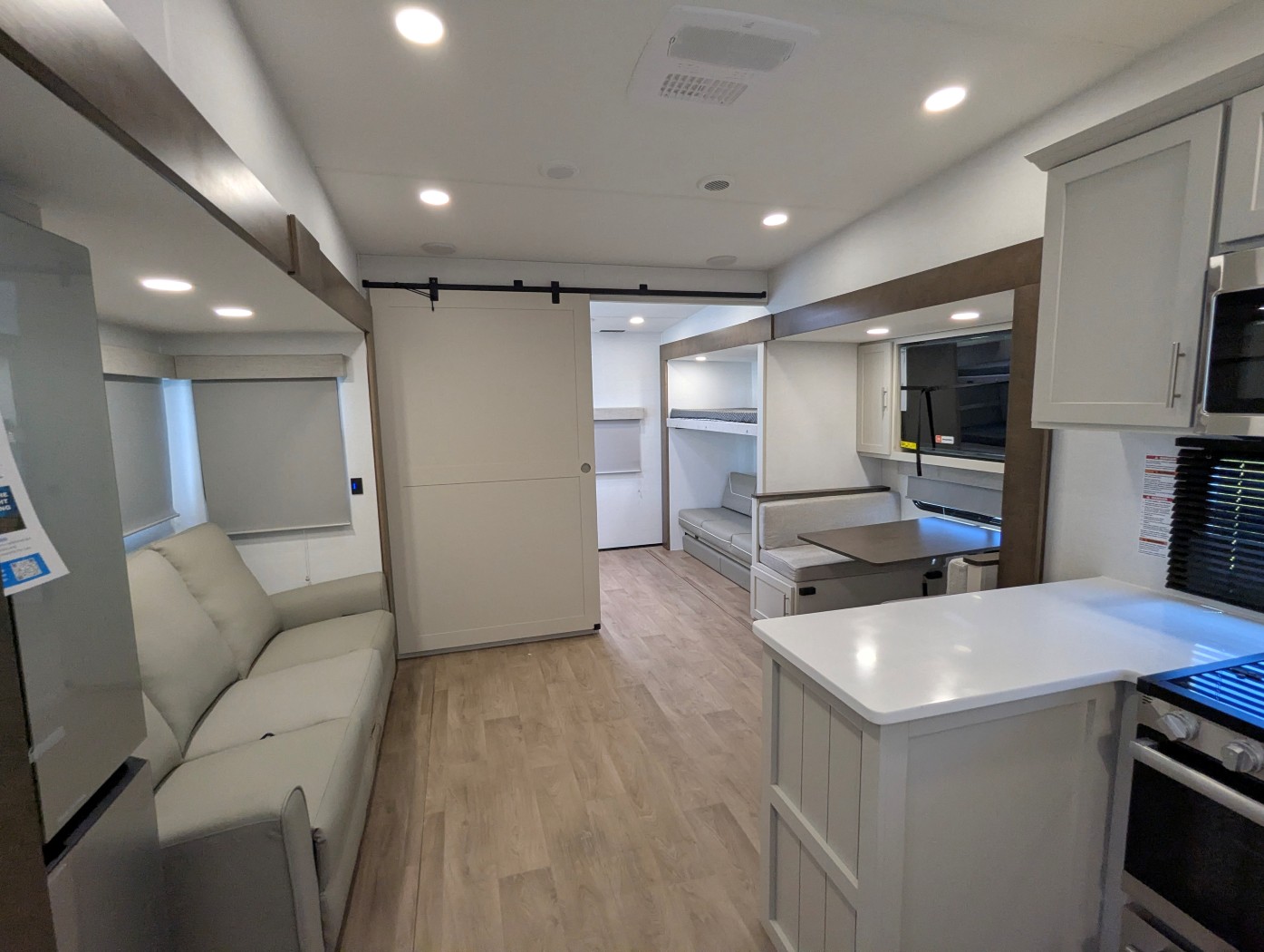 2027 Alliance RV Avenue 30BH - Image 32