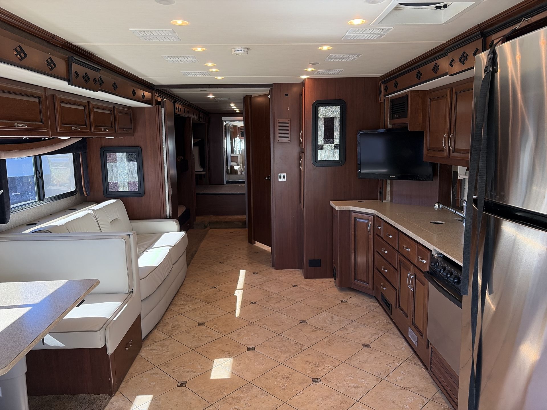 2013 Fleetwood Expedition 38B - Image 21