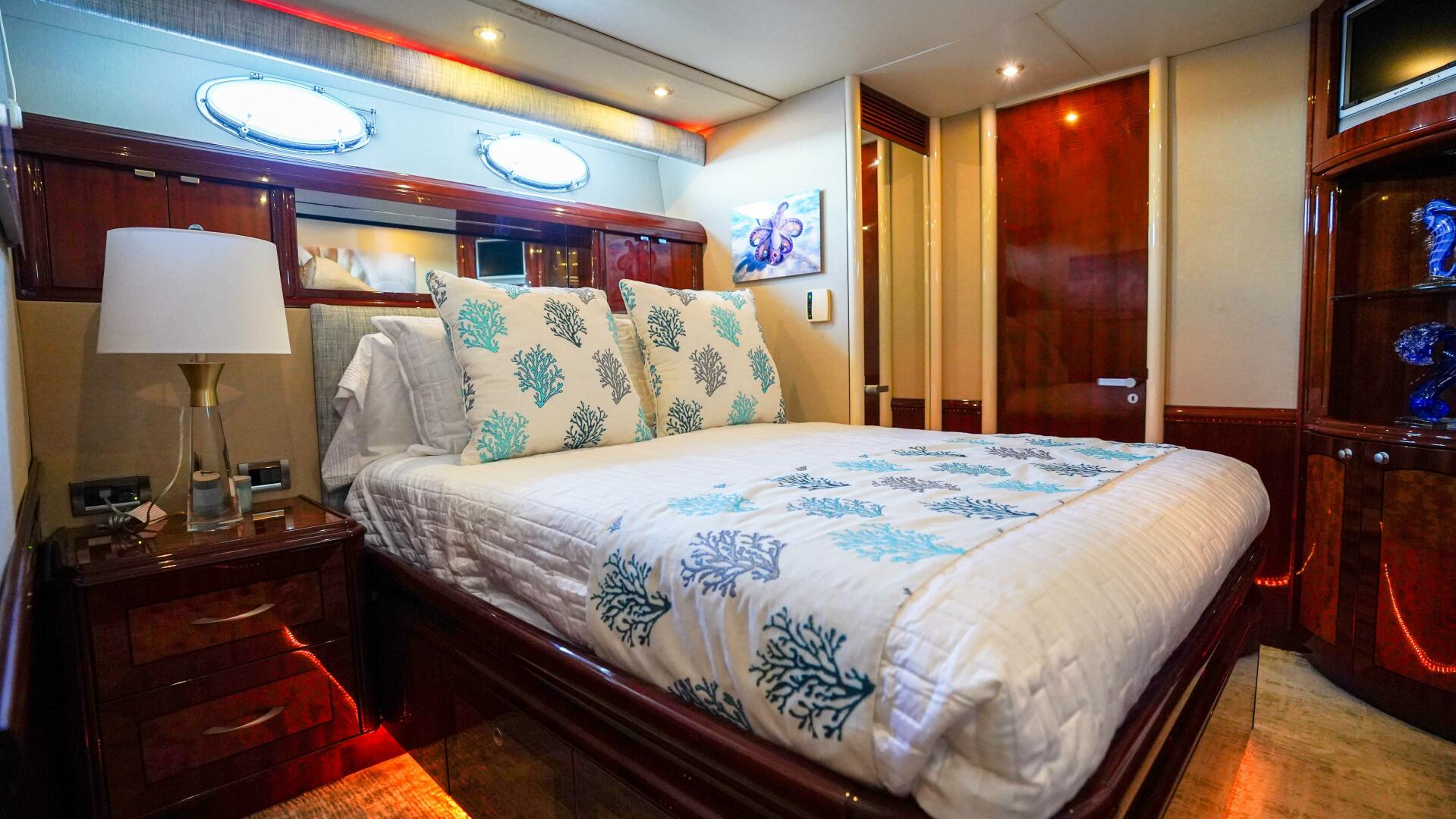 2004 Lazzara Yachts 80 SL - Image 52