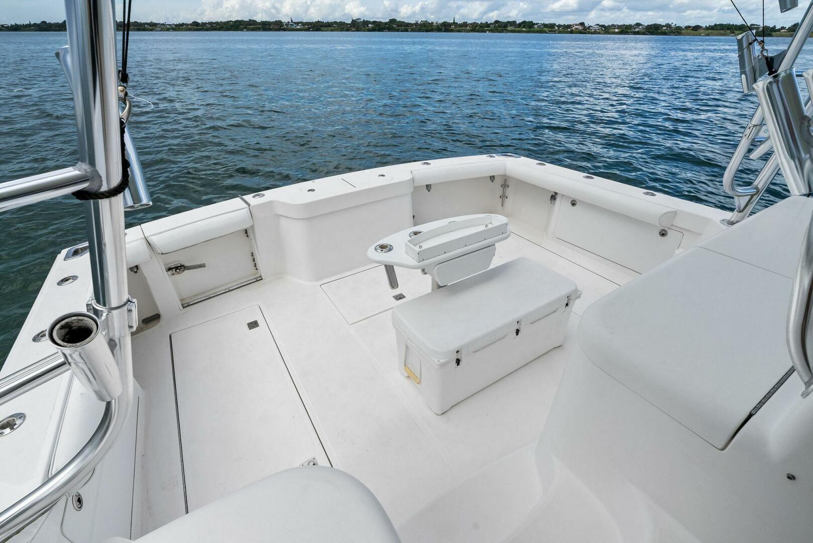 2004 Cabo 40 Hardtop Express - Image 10