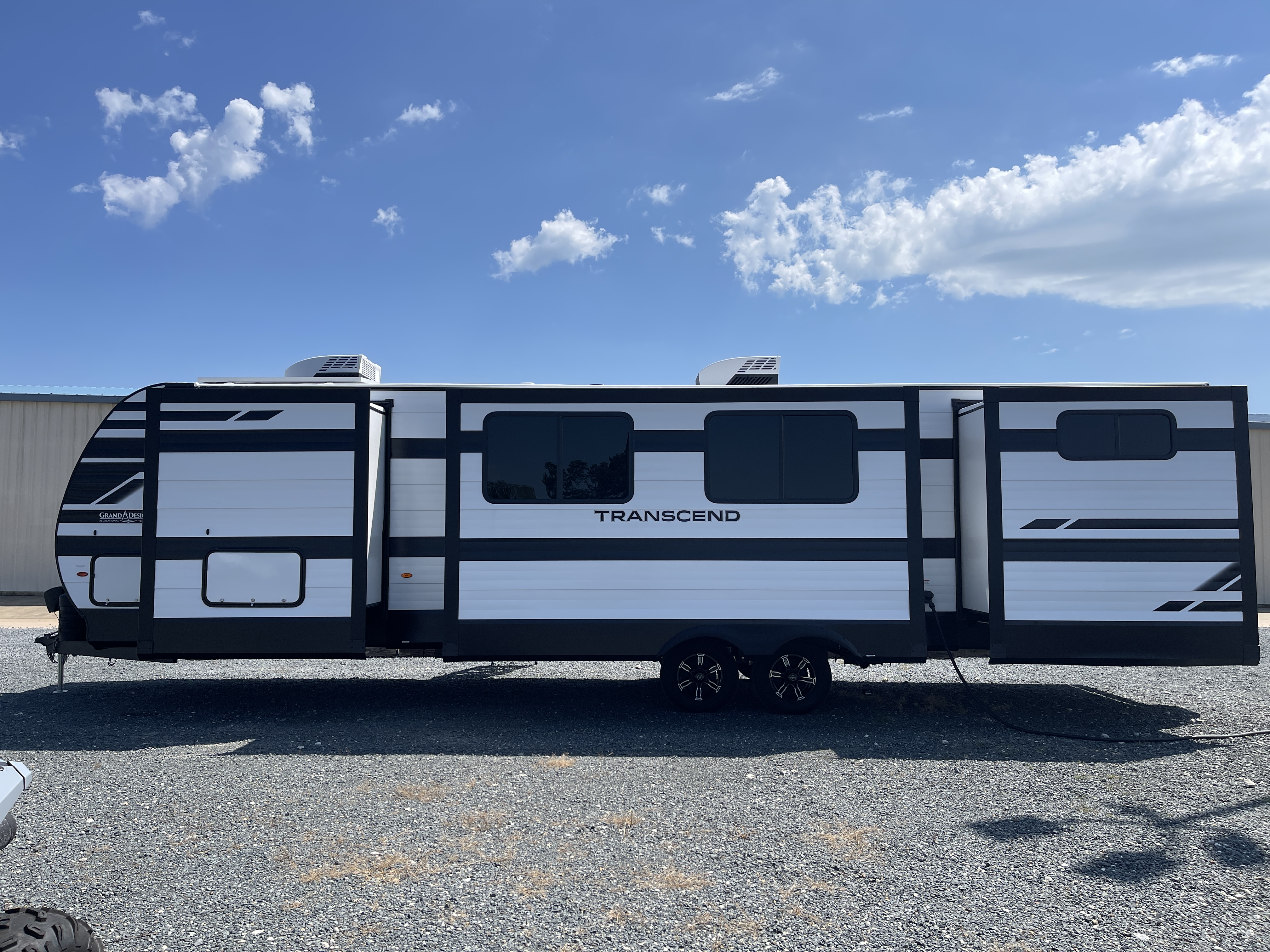 2027 Grand Design Transcend 335BHT - Image 4