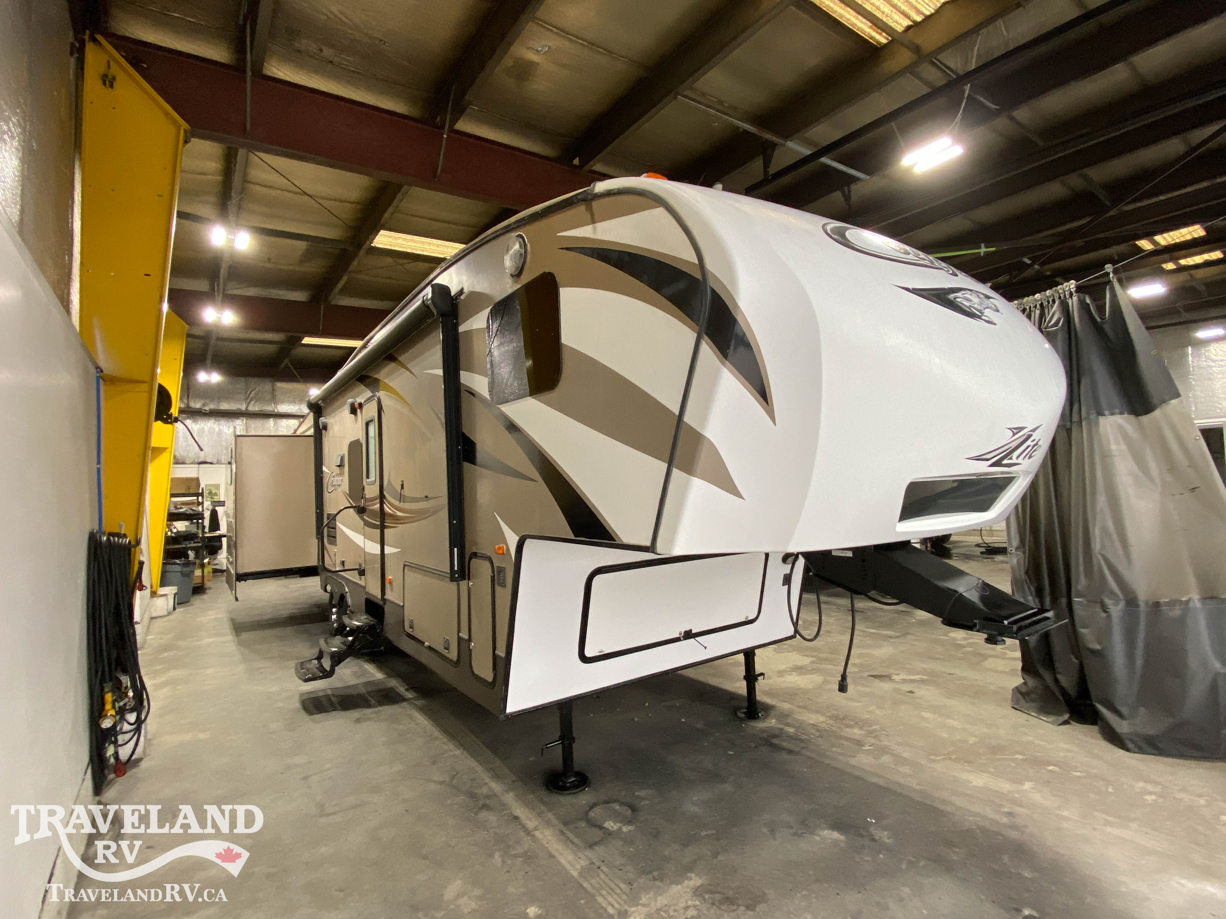2015 KEYSTONE COUGAR X-LITE 29ROB - Image 1
