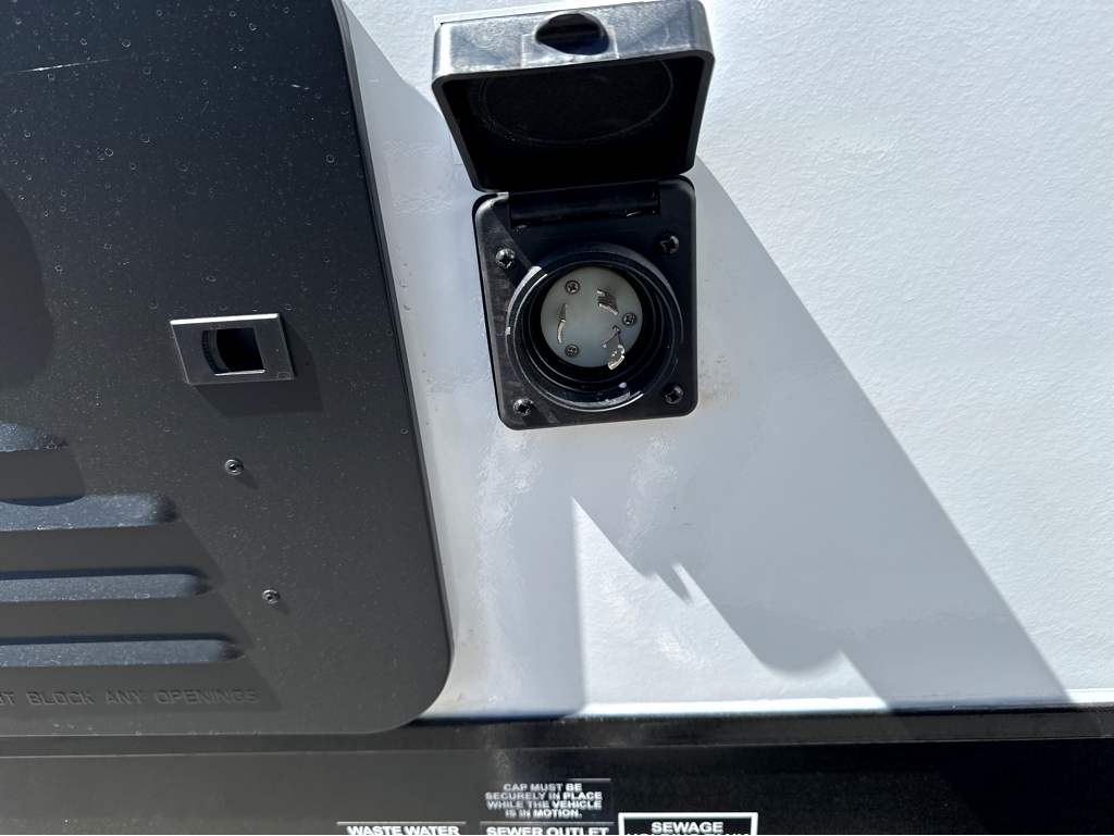 2026 VENTURE RV SPORTTREK STINGER 232VRL - Image 10