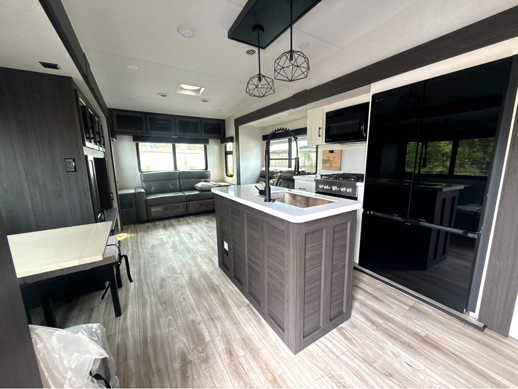 2027 VENTURE RV SPORTTREK 353VIK - Image 10