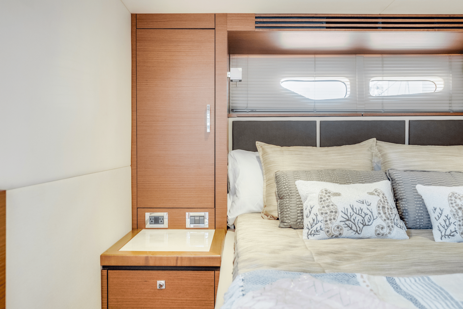 2013 Sea Ray 510 SUNDANCER - Image 34