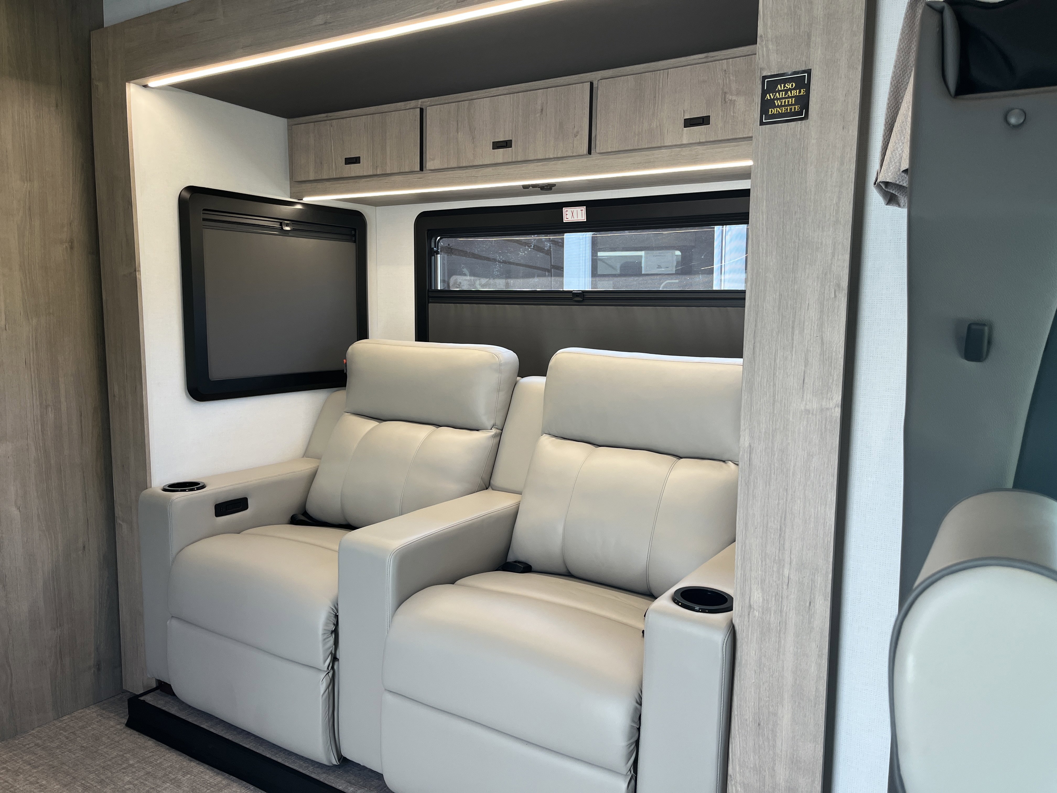 2026 Grand Design Lineage Series M 25TK - Image 25
