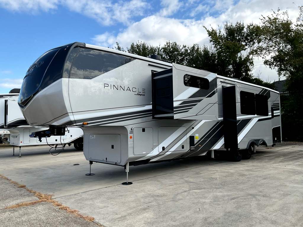 2026 JAYCO PINNACLE 38 FBRK - Image 4