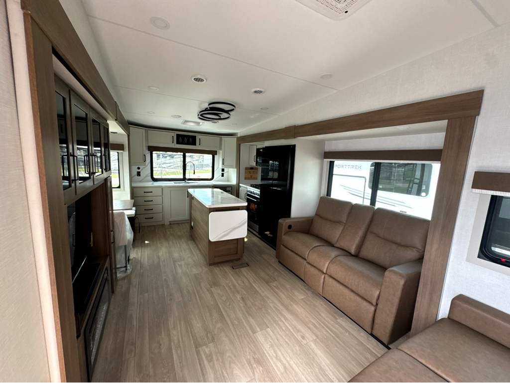 2027 VENTURE RV SPORTTREK 353VRK - Image 9