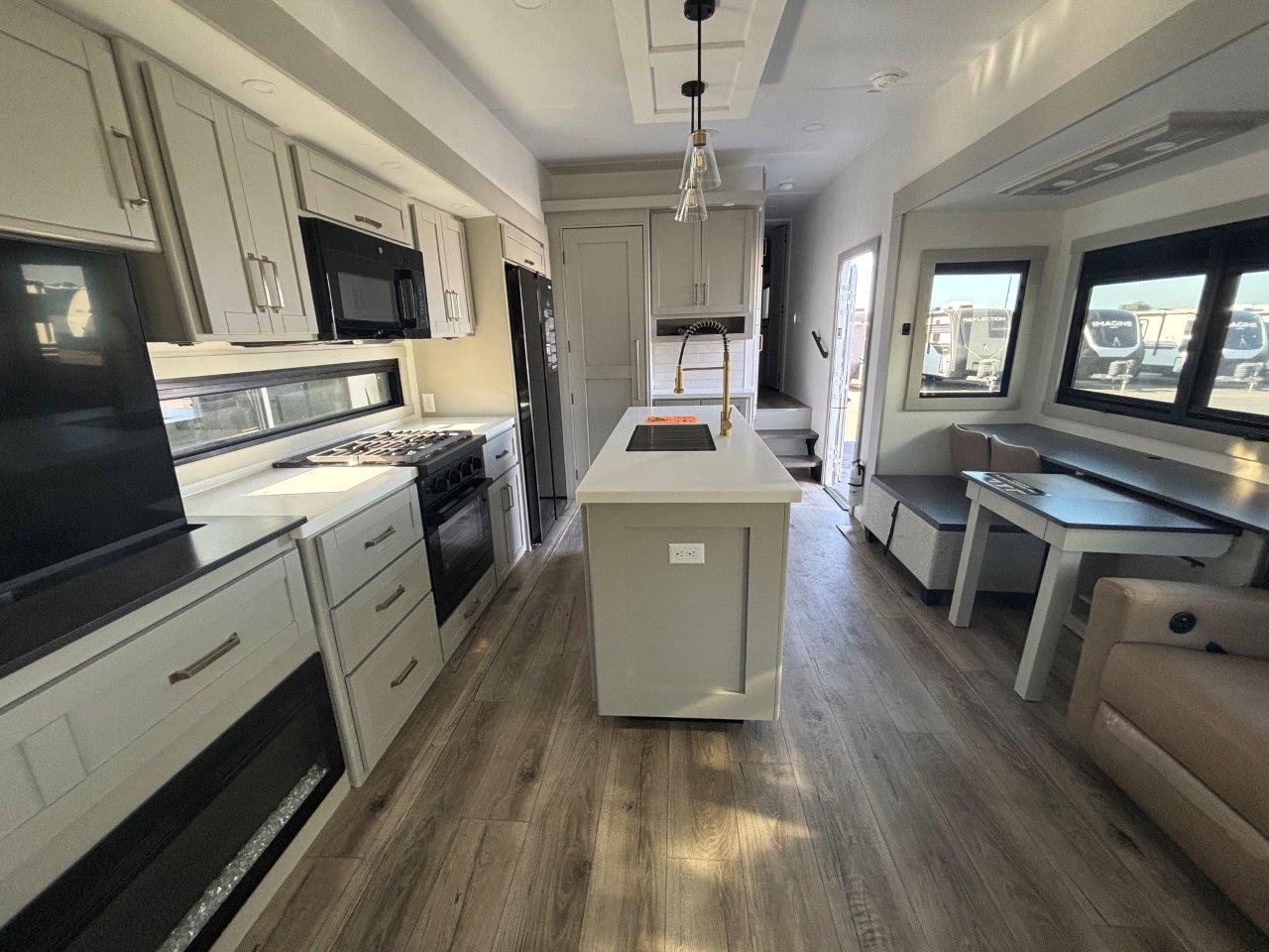 2026 Brinkley RV Model Z 3600 - Image 9
