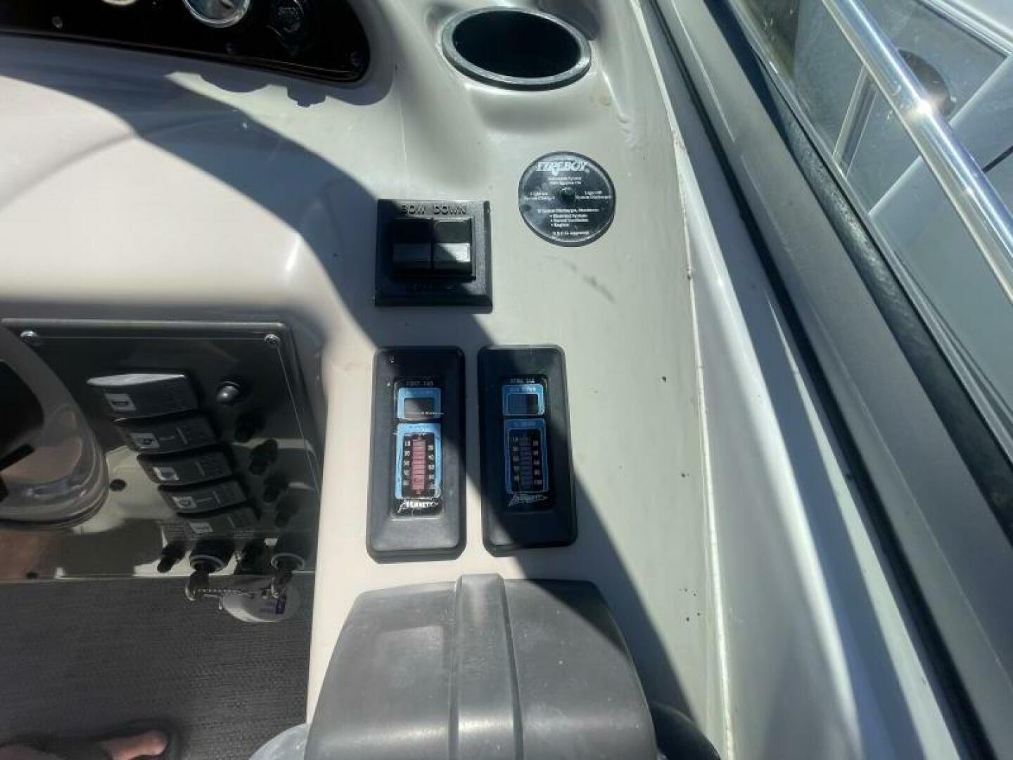 2005 Monterey 322 Cruiser - Image 22