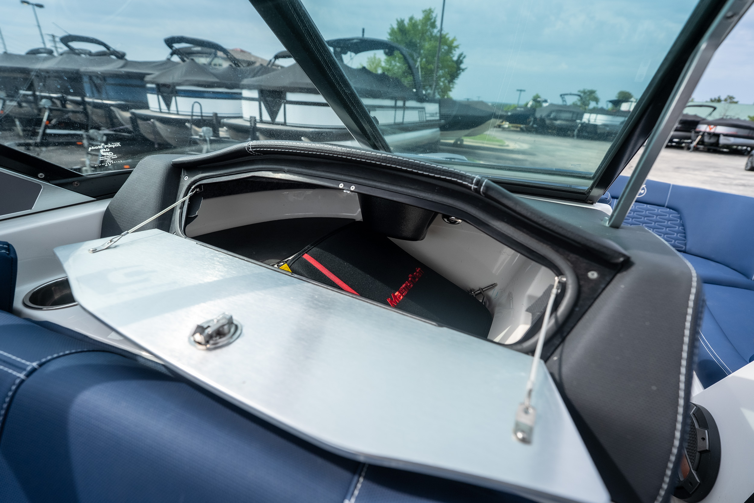 2021 MasterCraft X24 - Image 45