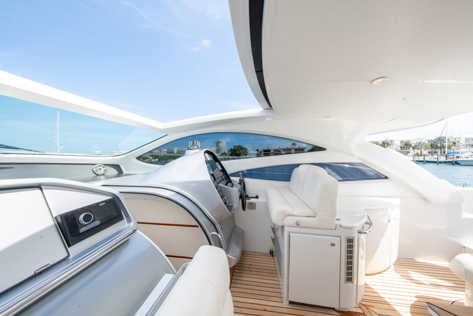2004 Pershing Express - Image 20