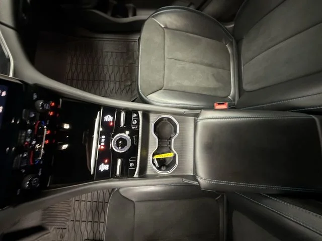 2024 Jeep Grand-Cherokee-L Laredo Altitude 4x4 - Image 21