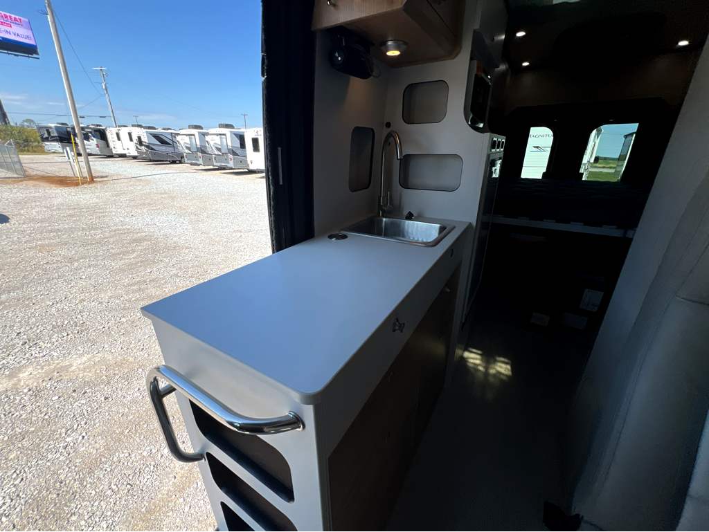 2026 AIRSTREAM RANGELINE POPTOP - Image 9