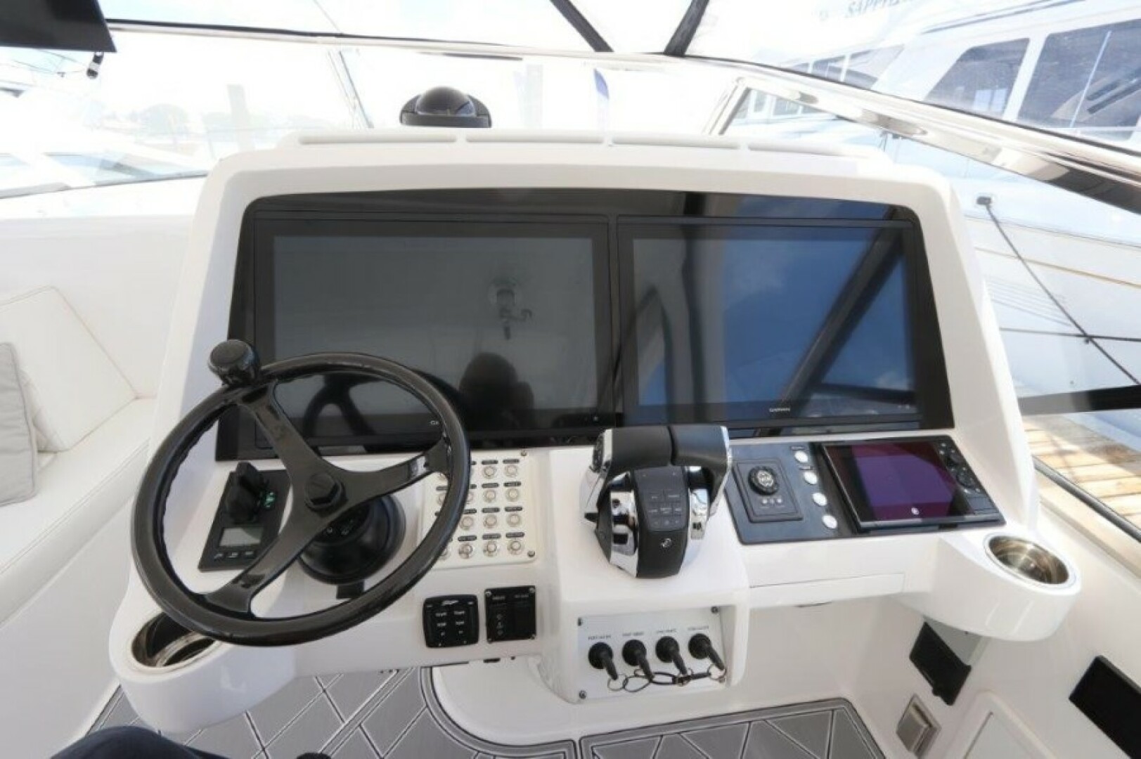 2019 Intrepid 475 Sport Yacht - Image 30