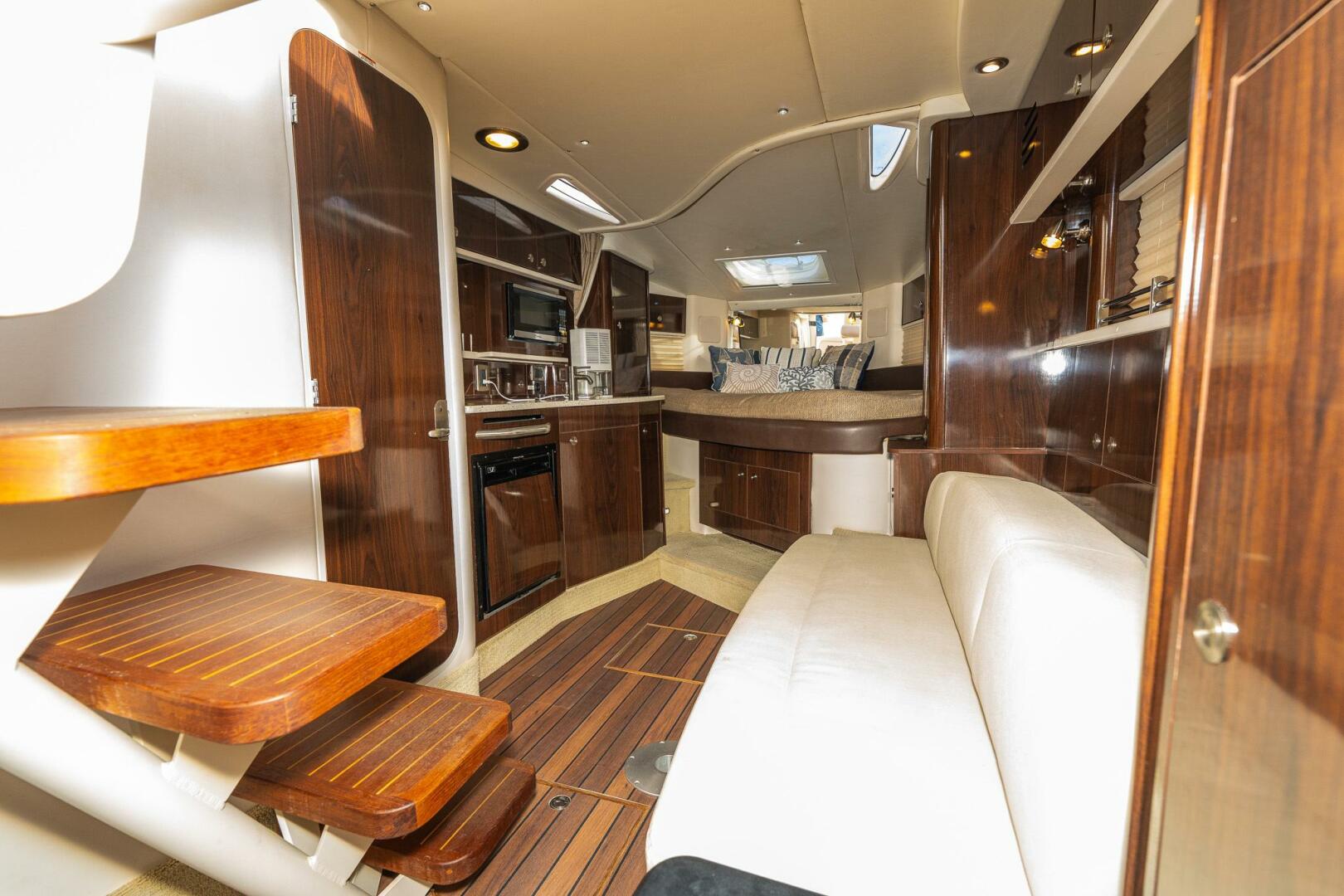 2016 Sea Ray 330 Sundancer - Image 17