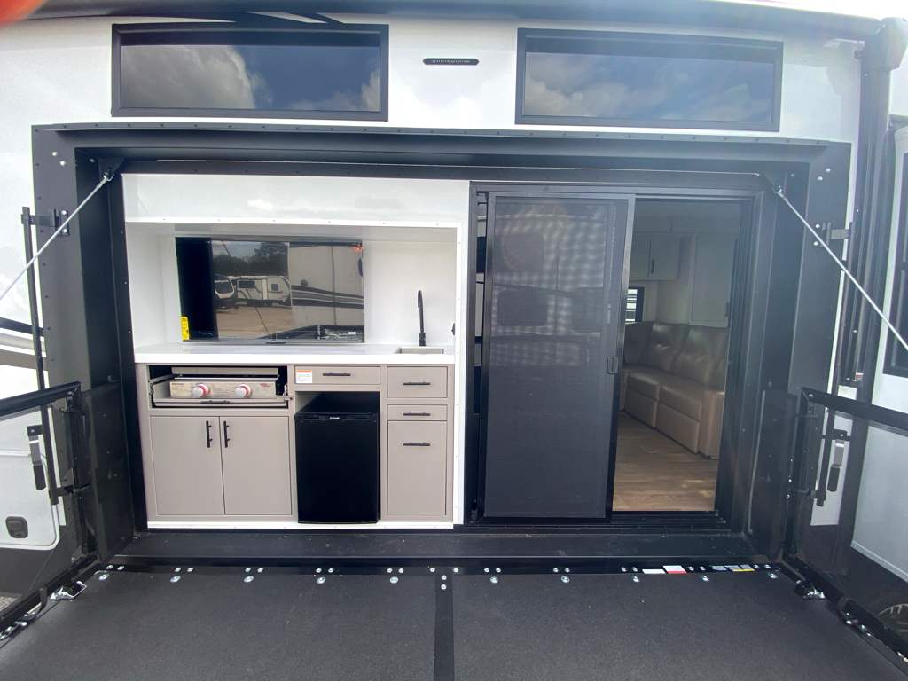 2026 GRAND DESIGN SOLITUDE 414LJMJ - Image 11