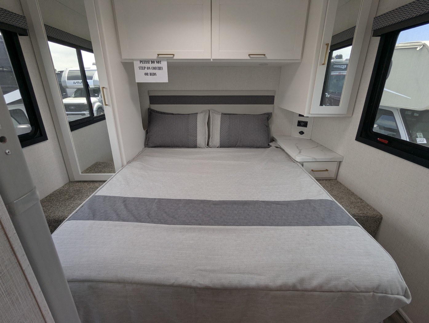 2027 Thor Motor Coach Four Winds 28Z - Image 25