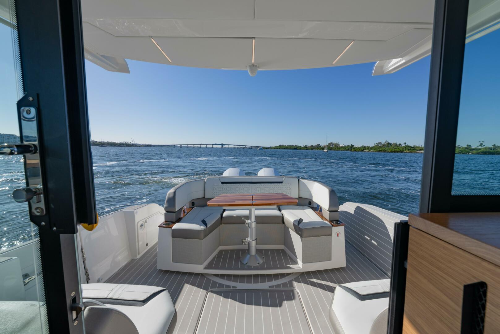 2025 Tiara Yachts 43 LE - Image 16