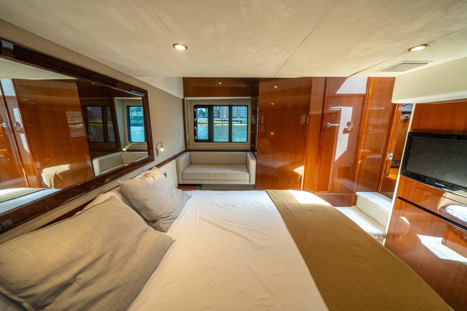 2012 Princess V52 - Image 26