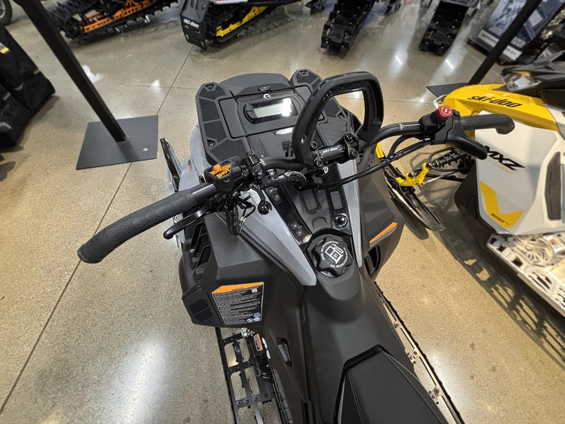 2026 Ski-Doo SUMMIT EDGE 8TR HAC 154 - Image 4