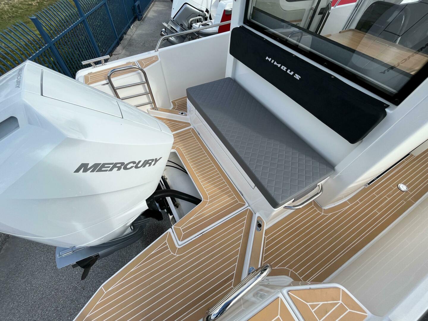 2001 Cruisers Yachts 3470 - Image 8