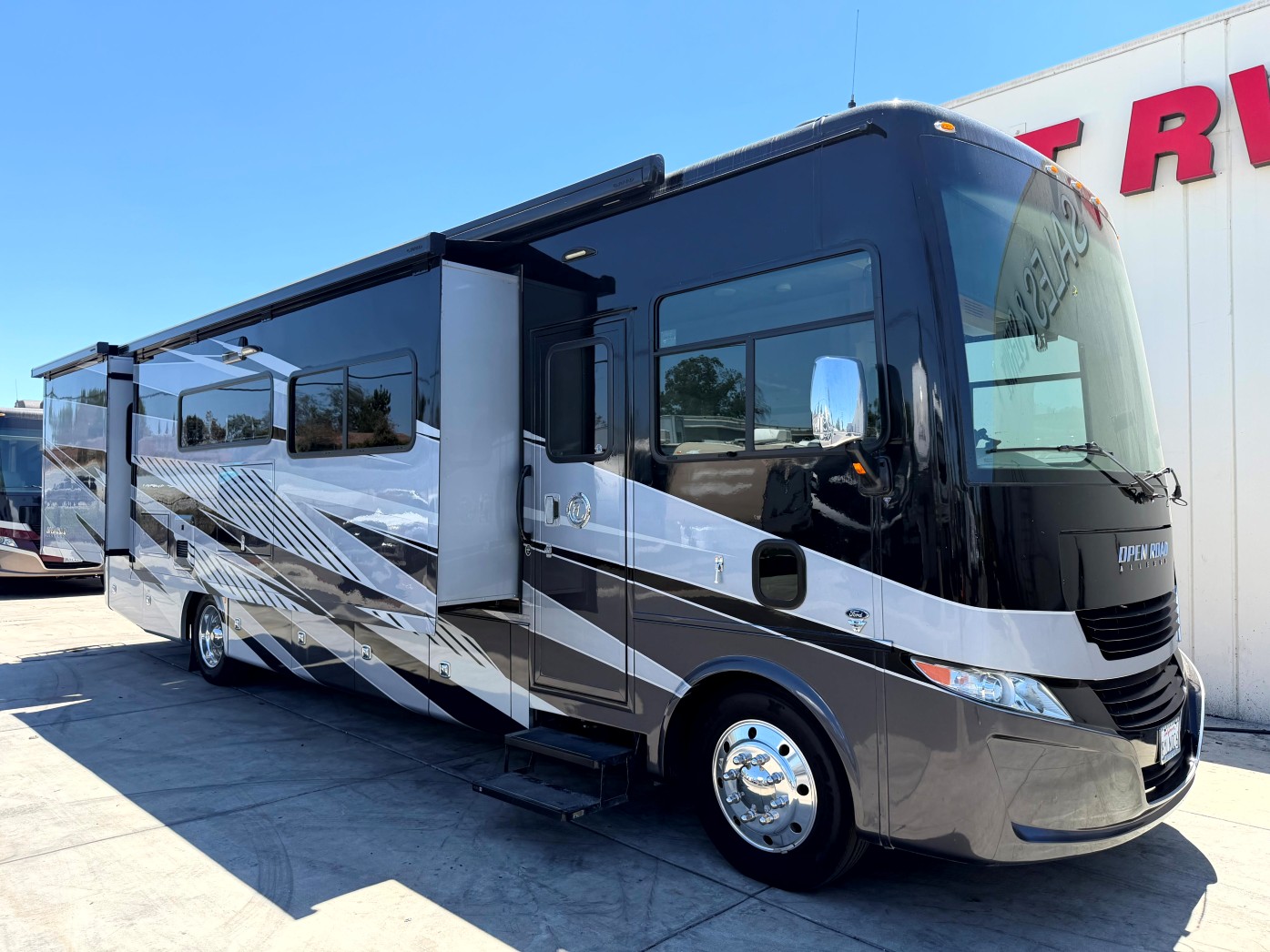 2022 Tiffin Open Road Allegro 34 PA - Image 1