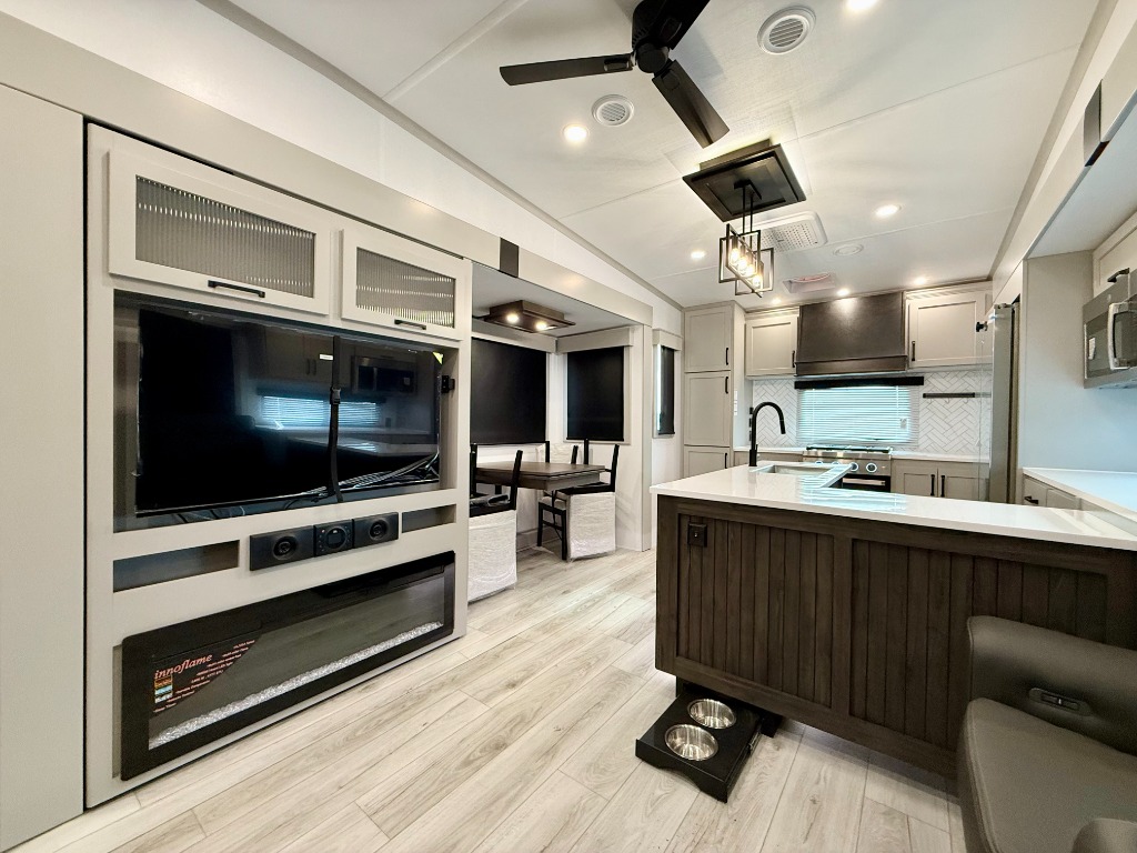 2026 High Country 325RK - Image 11