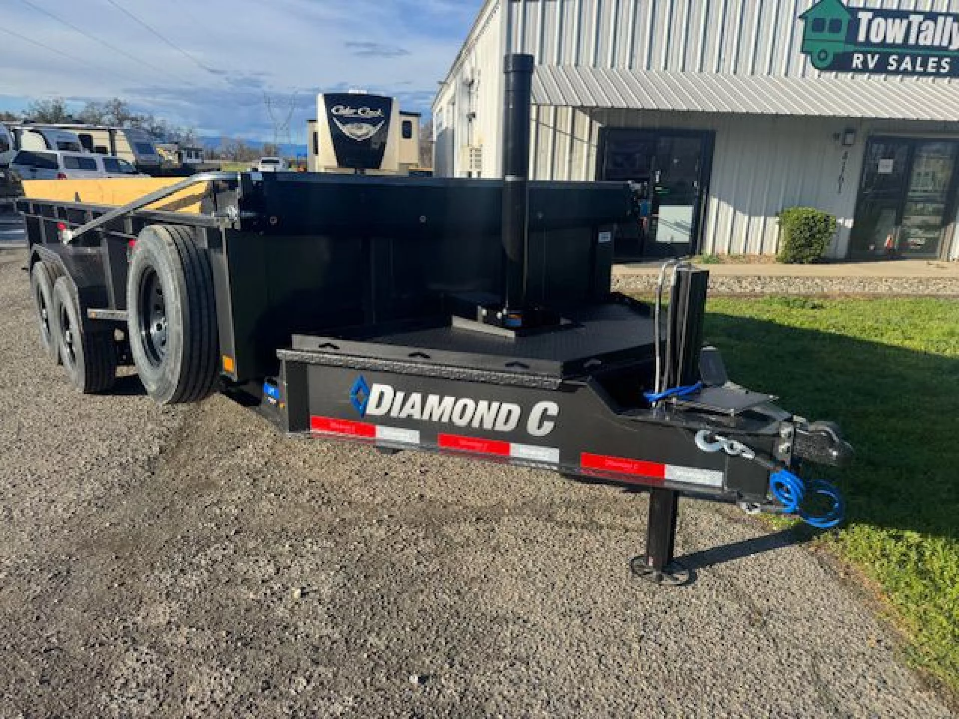 2026 DIAMOND C TRAILERS DIAMOND C LPT 207 HEAVY DUTY 16X82 24 SIDES PACESETTER - Image 1