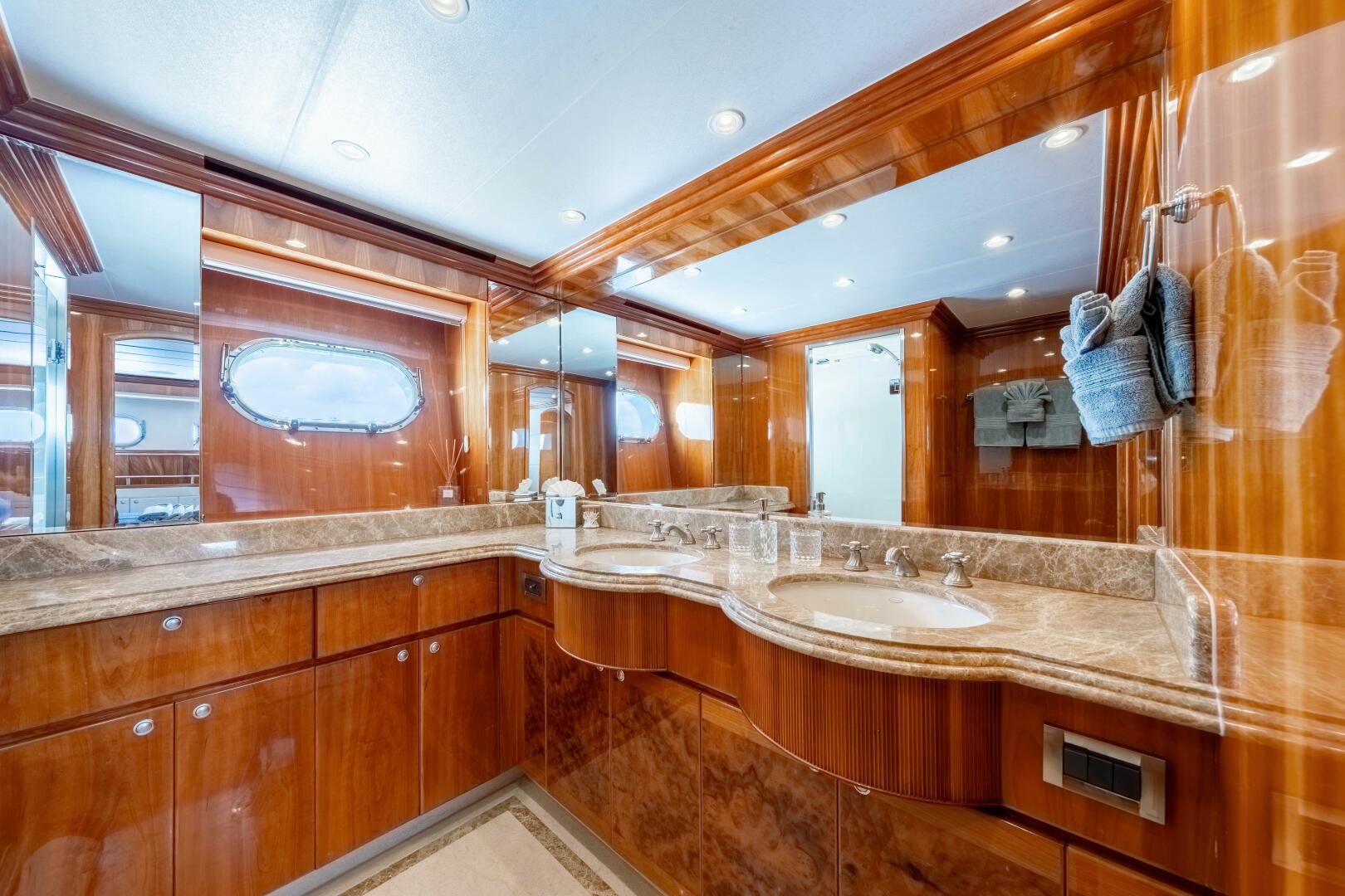 2009 Hargrave Raised Pilothouse - Image 15