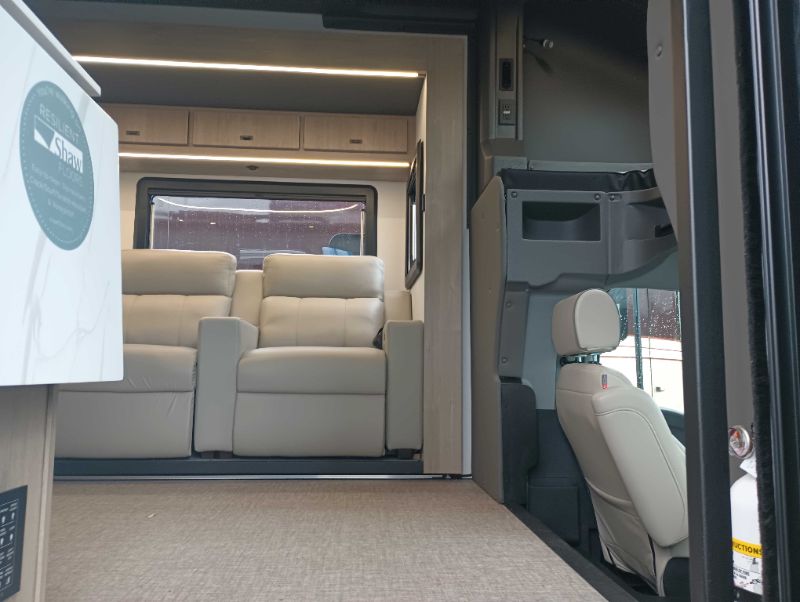 2026 Grand Design Lineage Series F 31ZW - Image 3