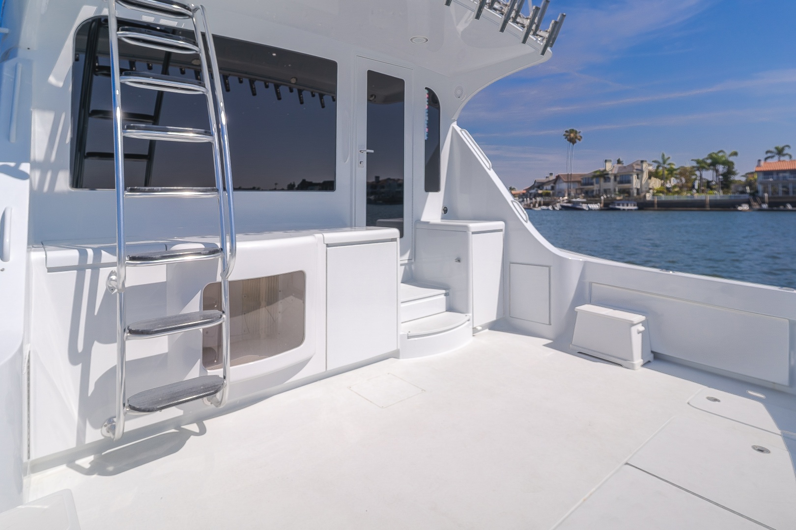2003 Hatteras 54 Convertible - Image 4