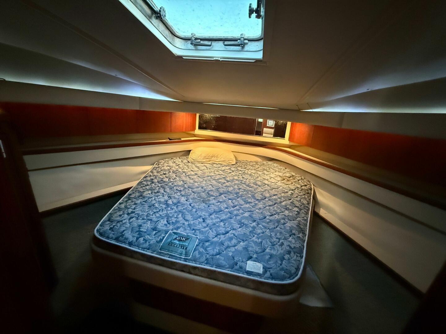 2002 Tiara Yachts 4000 Express - Image 17